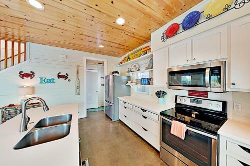 Luxury All-suite Village Walk Home - 2 Pools Home