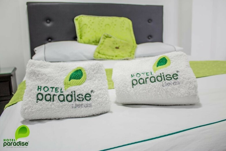 Hotel Paradise Lleras