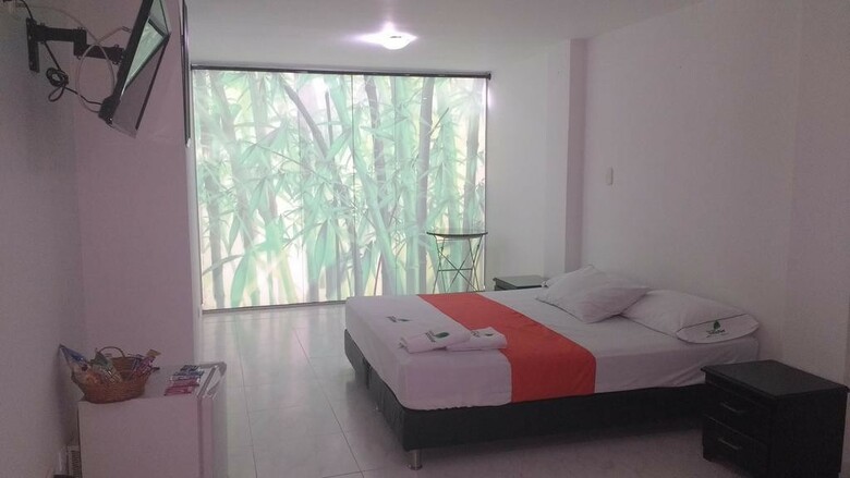 Hotel Paradise Lleras