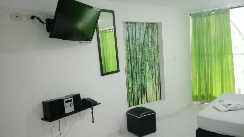 Hotel Paradise Lleras