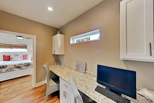 Royal Sands Retreat - Steps To Pool & Beach Home