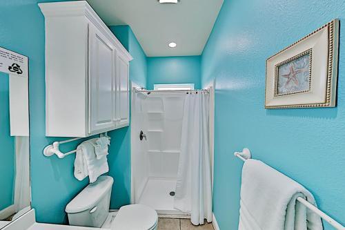 Royal Sands Retreat - Steps To Pool & Beach Home