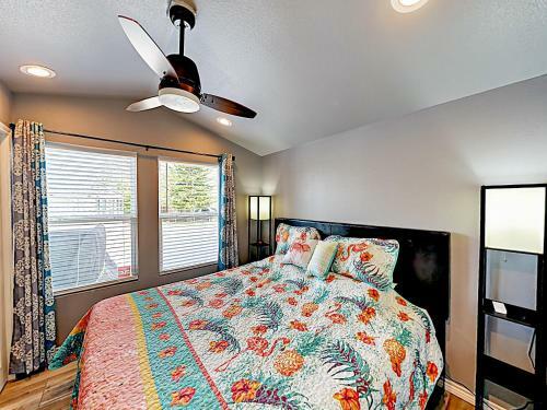 New Listing! Waterfront Home On Channel With 2 Pools Cottage