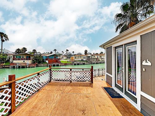 New Listing! Waterfront Home On Channel With 2 Pools Cottage