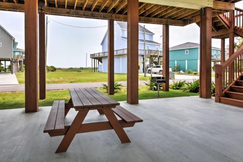 Texas Beach House With Views Ferry To Galveston!