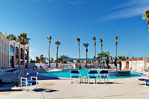 Canal-front Retreat With Dock - Pool, Tennis, Golf Home