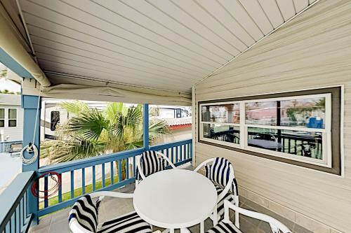 Canal-front Retreat With Dock - Pool, Tennis, Golf Home