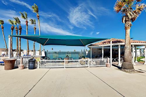 Canal-front Retreat With Dock - Pool, Tennis, Golf Home