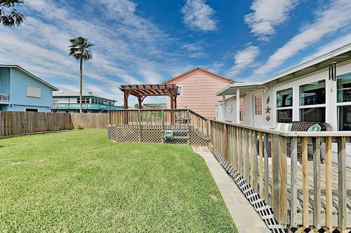 Charming Downtown Getaway With Spacious Interior Home