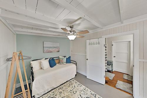Charming Downtown Getaway With Spacious Interior Home