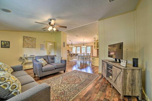 N Rockport Retreat With Porch, Deck And Fire Pit