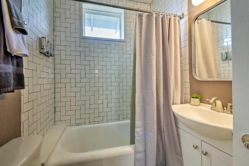 San Antonio Home With Yard - 2 Mi To Downtown!