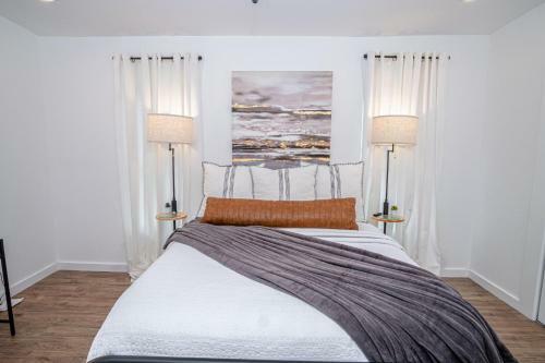 Huge Remodeled 5br 4ba House Sleeps 20 Downtown