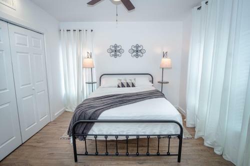 Huge Remodeled 5br 4ba House Sleeps 20 Downtown