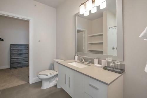Apartamento Curated Comfort With Riverwalk Access And Resort Style Pool