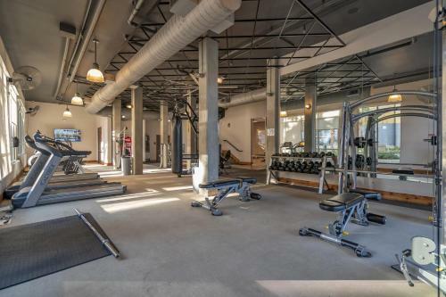 Apartamento Curated Comfort With Riverwalk Access And Resort Style Pool