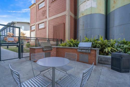 Apartamento Curated Comfort With Riverwalk Access And Resort Style Pool