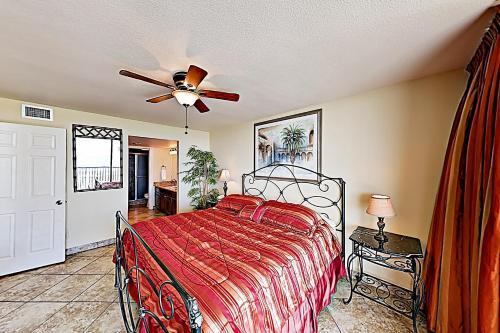Apartamento New Listing! Beachfront Beauty With Gulf Views Condo