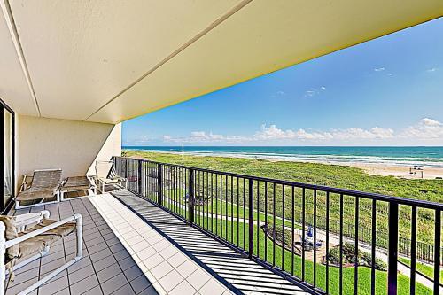 Apartamento New Listing! Beachfront Beauty With Gulf Views Condo