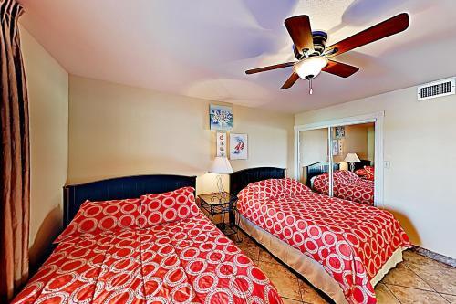 Apartamento New Listing! Beachfront Beauty With Gulf Views Condo