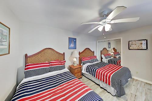 Apartamento New Listing! Classic Beachfront Condo With Balcony Condo