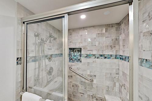 Apartamento New Listing! Classic Beachfront Condo With Balcony Condo