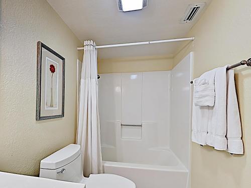 Apartamento New Listing! All-suite Gulf-front Perch With Pools Condo