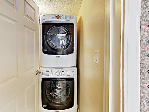 Apartamento New Listing! All-suite Gulf-front Perch With Pools Condo