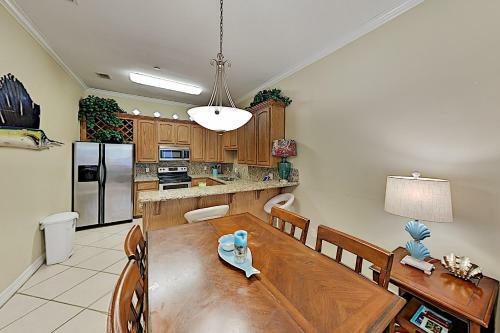 Apartamento Bright Beach Condo With Pool - Steps To The Sand! Condo