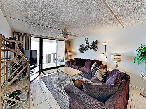 Apartamento New Listing! Beachfront Condo With Pools & Balcony Condo