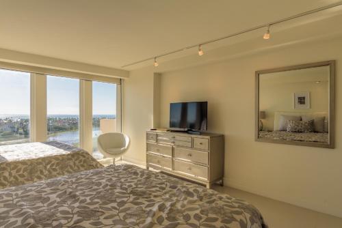 4br Bayview For Large Families! Beachfront Resort, Shared Pools & Jacuzzi