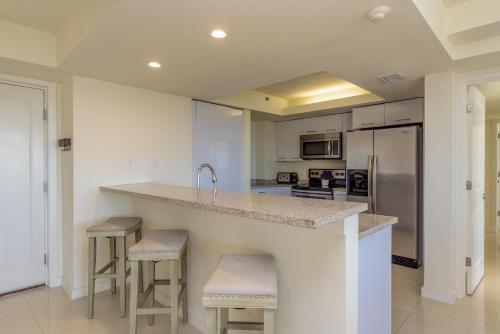 4br Bayview For Large Families! Beachfront Resort, Shared Pools & Jacuzzi