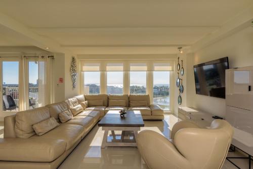 4br Bayview For Large Families! Beachfront Resort, Shared Pools & Jacuzzi