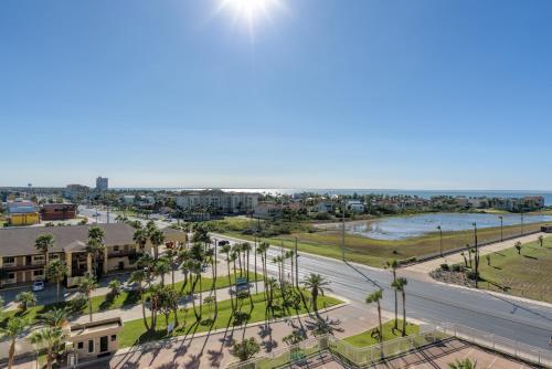 4br Bayview For Large Families! Beachfront Resort, Shared Pools & Jacuzzi