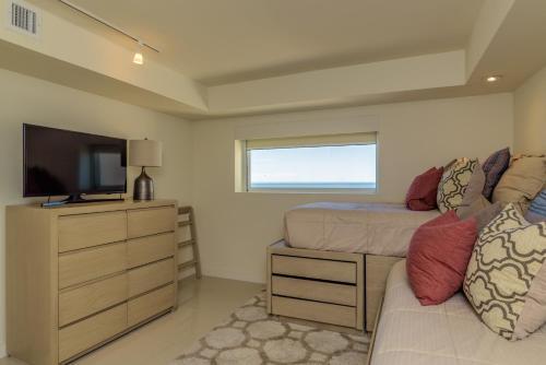 4br Bayview For Large Families! Beachfront Resort, Shared Pools & Jacuzzi