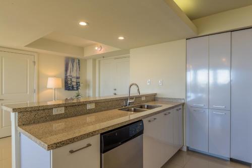 4br Bayview For Large Families! Beachfront Resort, Shared Pools & Jacuzzi