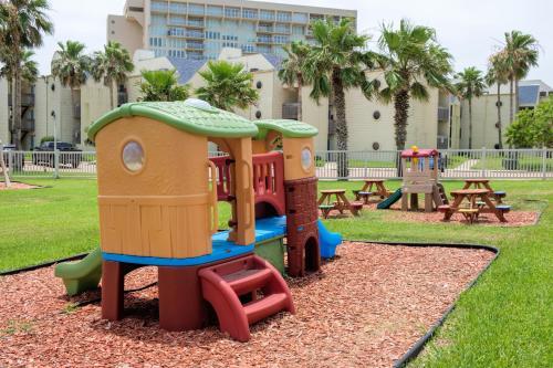4br Bayview For Large Families! Beachfront Resort, Shared Pools & Jacuzzi