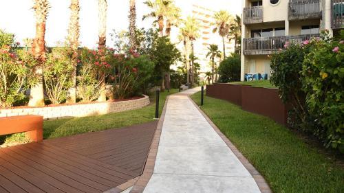4br Bayview For Large Families! Beachfront Resort, Shared Pools & Jacuzzi