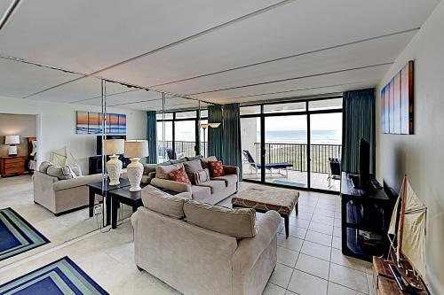 Apartamento New Listing! Beachfront Sanctuary With Large Balcony Condo