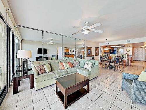 Apartamento New Listing! Wave-front Wonder With Pool & Sauna Condo