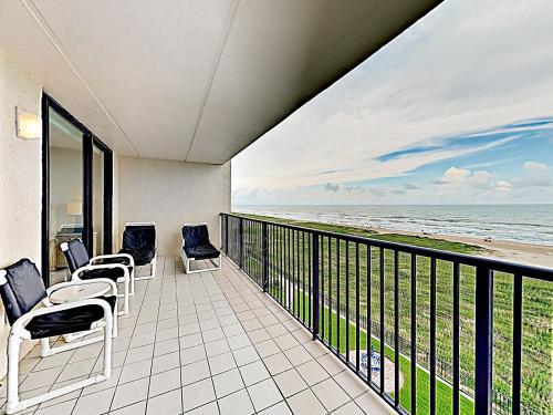 Apartamento New Listing! Wave-front Wonder With Pool & Sauna Condo