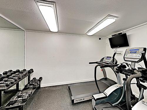 Apartamento New Listing! Wave-front Wonder With Pool & Sauna Condo