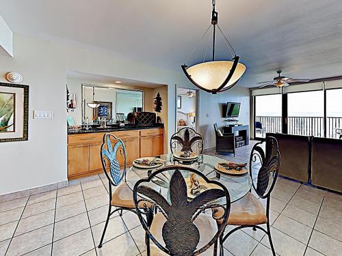 Apartamento New Listing! Wave-front Wonder With Pool & Sauna Condo