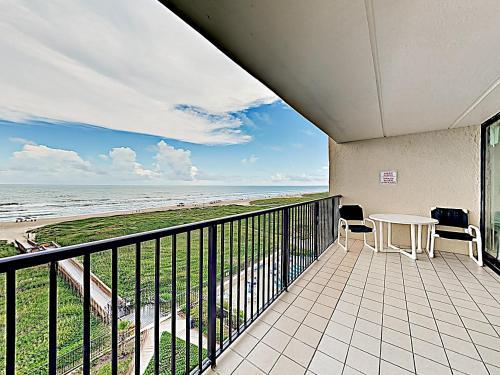 Apartamento New Listing! Wave-front Wonder With Pool & Sauna Condo