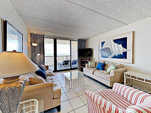 Apartamento New Listing! Beachfront Getaway With Epic Gulf Views Condo