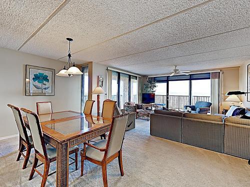 Apartamento New Listing! Gulf-view Corner-unit Condo With Pools Condo