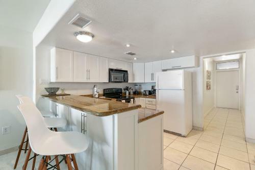 Listen To The Waves Break! Beachfront Condo Five-star Resort
