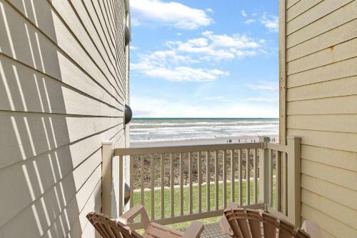 Listen To The Waves Break! Beachfront Condo Five-star Resort