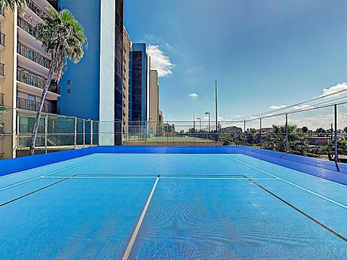 Apartamento New Listing! Modern Beachfront Condo With Pool & Spa Condo