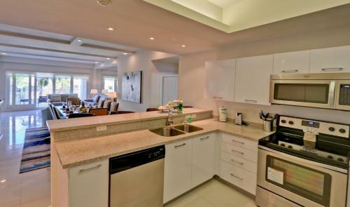 Super Pool View! Beachfront Property Cant Miss The Fun! Pet Friendly